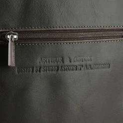 PORTE TRAVERS CUIR BUFFLE PLEINE FLEUR SEMI ANILINE DOUBLURE POLYESTER Chataigne 11 PORTE TRAVERS CUIR BUFFLE PLEINE FLEUR SEMI ANILINE DOUBLURE POLYESTER Chataigne -MenCorner Boutique arthur et aston porte travers cuir buffle pleine fleur semi aniline doublure polyester 835905 2415391 2415408 1200x1200