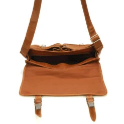 Besace à Rabat Homme Arthur & Aston En Cuir Cognac -MenCorner Boutique besace rabat en cuir vachette pleine fleur semi aniline cognac 3351162 5 1140x1140