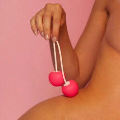 Boules De Geisha Cerises Avec La Bille Cherry Love - Danger Pink Love To Love -MenCorner Boutique boules de geisha cerises avec la bille cherry love danger pink 3454166 5 1140x1140