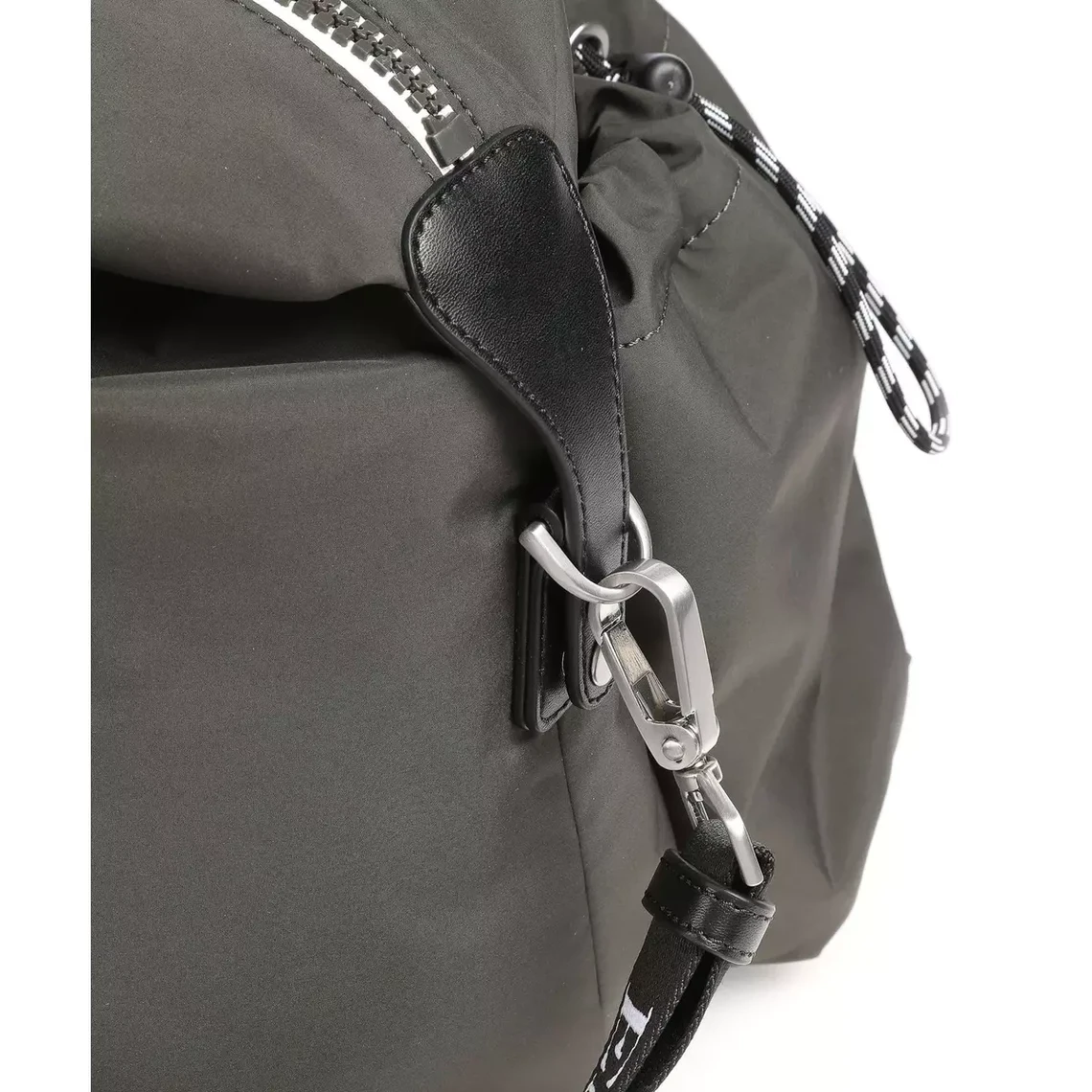 Emporio Armani Sac Tonneau Imprimé Logo 5 Emporio Armani Sac Tonneau Imprimé Logo – Image 3