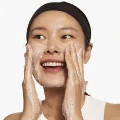 Clinique Gelée Nettoyante Et Exfoliante 2-en-1 -MenCorner Boutique gelee nettoyante et exfoliante 2 en 1 3358848 05 1140x1140