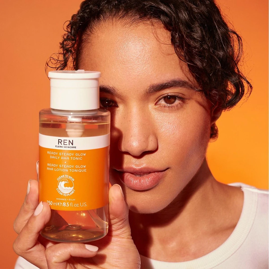 Ren Lotion Exfoliante Tonique Aux AHAs – Ready Steady Glow 250ml 6 Ren Lotion Exfoliante Tonique Aux AHAs – Ready Steady Glow 250ml – Image 4