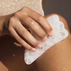 Gua Sha Anti-Rétention D'eau En Quartz Cristal -MenCorner Boutique roll on jade gua sha anti retention deau en quartz cristal 3256053 4 1140x1140