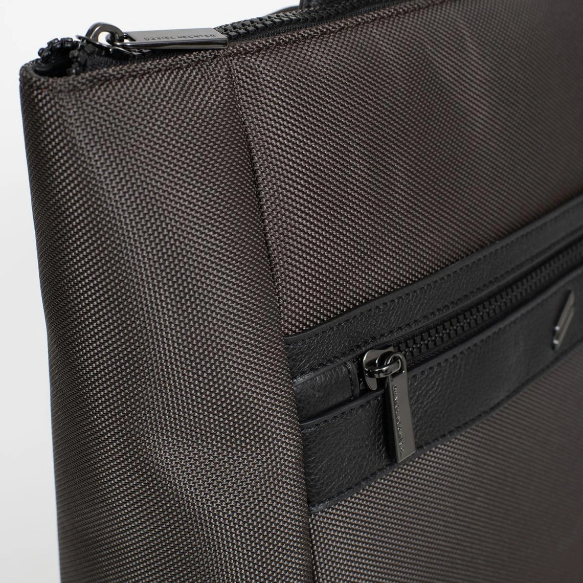 Sac à Dos 13'' & A4 Marron Foncé 6 Sac à Dos 13'' & A4 Marron Foncé – Image 4