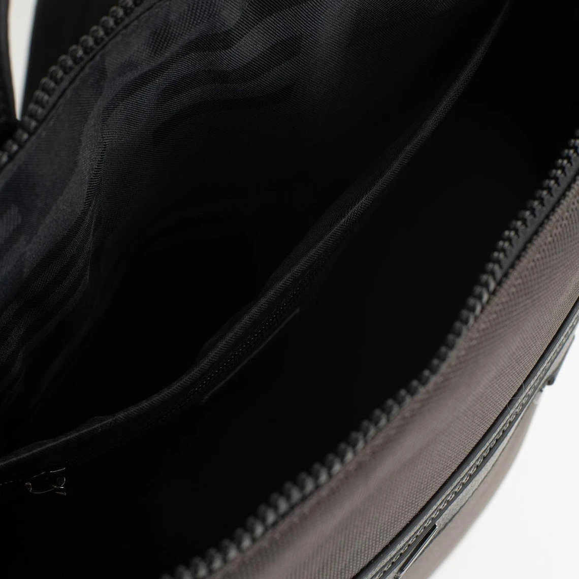 Sac à Dos 13'' & A4 Marron Foncé 7 Sac à Dos 13'' & A4 Marron Foncé – Image 5