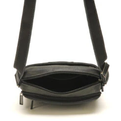 Sac Porte Travers Homme Arthur & Aston En Cuir Noir 11 Sac Porte Travers Homme Arthur & Aston En Cuir Noir -MenCorner Boutique sac porte travers en cuir vachette pleine fleur semi aniline noir 3351140 5 1140x1140