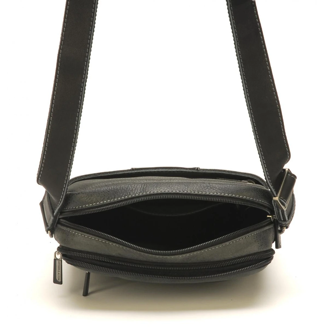 Sac Porte Travers Homme Arthur & Aston En Cuir Noir 7 Sac Porte Travers Homme Arthur & Aston En Cuir Noir – Image 5