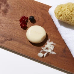 Polaar Savon Solide Surgras - La Veritable Creme De Laponie Aux 3 Baies Arctiques 13 Polaar Savon Solide Surgras - La Veritable Creme De Laponie Aux 3 Baies Arctiques -MenCorner Boutique savon solide surgras la veritable creme de laponie aux 3 baies arctiques 3292890 4 1140x1140