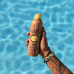 Sun Bum Spray Solaire Original SPF 50 - Résistant à L'Eau -MenCorner Boutique spray solaire original spf 50 resistant a leau 3255943 2 1140x1140